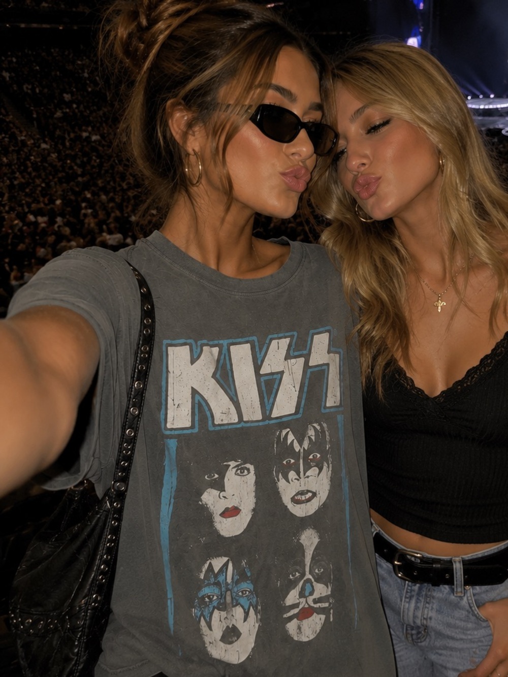 Kiss Tee